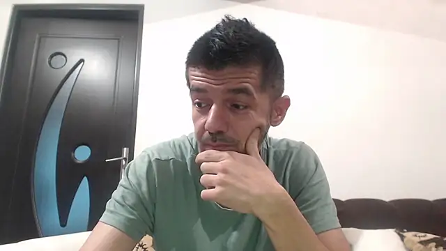 Snapshot of Dale_E chatting on 21, 11, 2025 Dale E online show from 21, 11, 2025