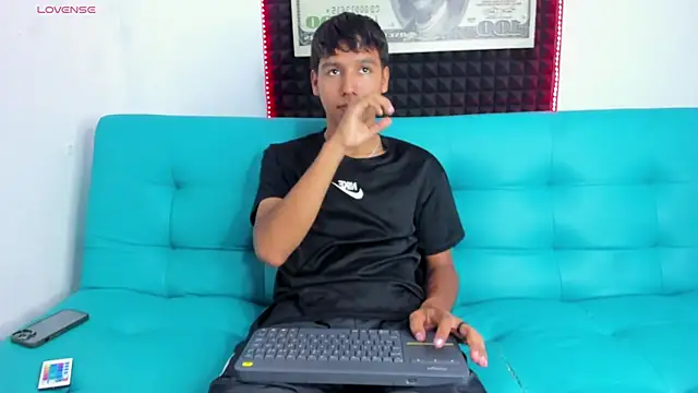 Snapshot of Carl-Milton chatting on 15, 11, 2025 Carl-Milton online show from 15, 11, 2025