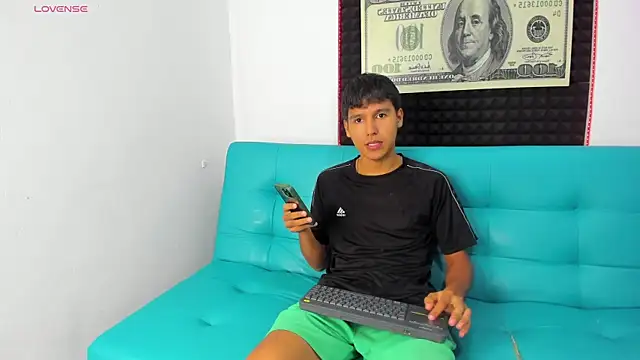 Snapshot of Carl-Milton chatting on 18, 11, 2025 Carl-Milton online show from 18, 11, 2025