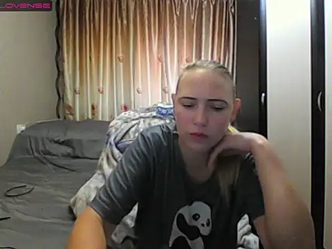 Snapshot of JenniDeep chatting on 9, 6, 2026 JenniDeep online show from 9, 6, 2026