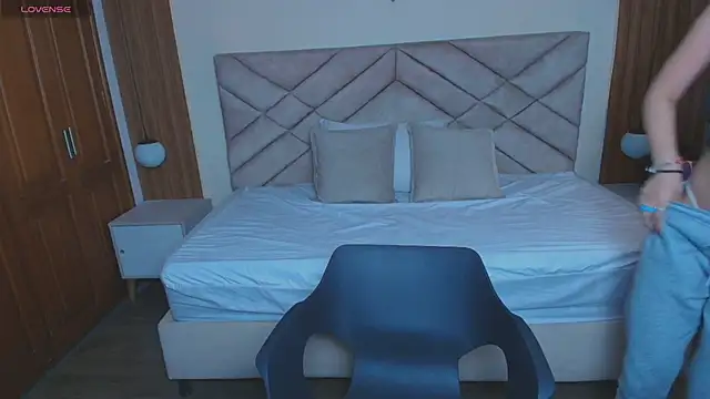 Laracooper  online show from 20, 2, 2026