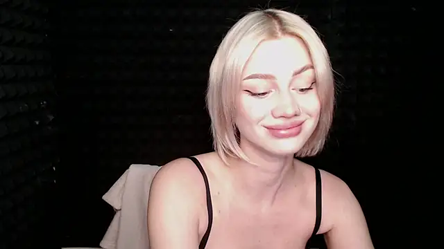 Snapshot of RealLinaaa chatting on 18, 11, 2025 RealLinaaa online show from 18, 11, 2025