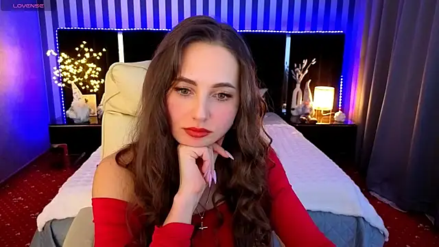 LayllaStarr online show from 18, 12, 2025