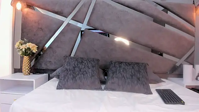 Sammy Gomez  online show from 26, 11, 2025