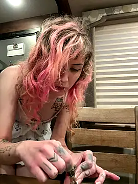 needlefaceUwU online show from 15, 11, 2025