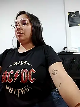 Snapshot of OliviaMartinez2 chatting on 21, 11, 2025 OliviaMartinez2 online show from 21, 11, 2025