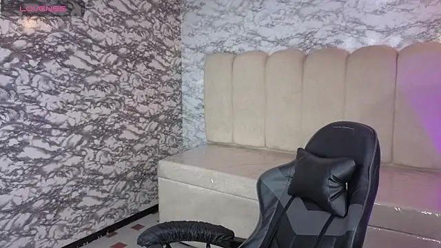 Evy Luxx v online show from 4, 2, 2026