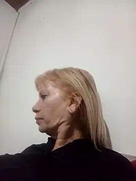 Snapshot of SexyMilf1211 chatting on 6, 5, 2026 SexyMilf1211 online show from 6, 5, 2026