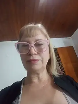Snapshot of SexyMilf1211 chatting on 25, 7, 2026 SexyMilf1211 online show from 25, 7, 2026