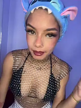 isis petite online show from 4, 12, 2025