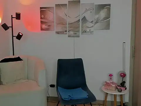 haileyflorez  online show from 8, 2, 2026