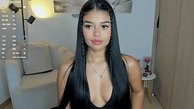 haileyflorez  online show from 15, 4, 2026