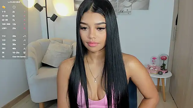 haileyflorez  online show from 18, 4, 2026