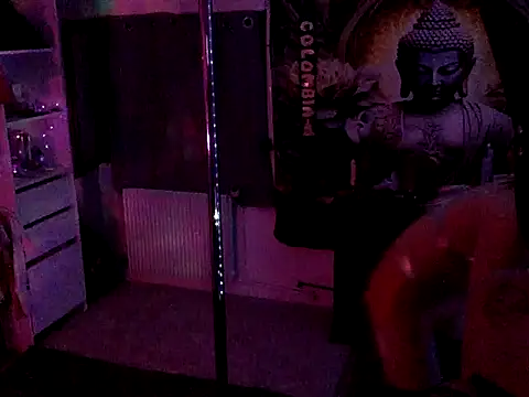 Snapshot of Stphania200 chatting on 18, 11, 2025 Stphania200 online show from 18, 11, 2025