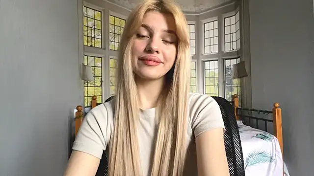 Snapshot of MarielleAdrien chatting on 16, 11, 2025 MarielleAdrien online show from 16, 11, 2025