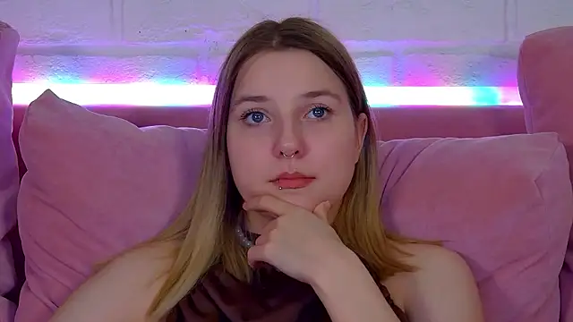 Snapshot of TinnaBurton chatting on 28, 4, 2026 TinnaBurton online show from 28, 4, 2026