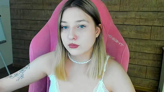 Snapshot of TinnaBurton chatting on 6, 5, 2026 TinnaBurton online show from 6, 5, 2026