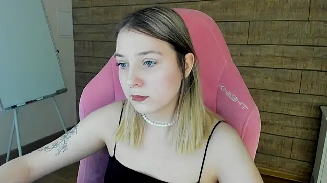 Snapshot of TinnaBurton chatting on 10, 5, 2026 TinnaBurton online show from 10, 5, 2026
