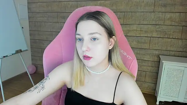 Snapshot of TinnaBurton chatting on 28, 5, 2026 TinnaBurton online show from 28, 5, 2026