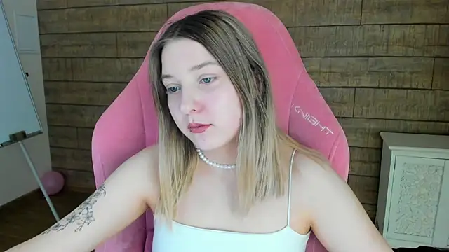 Snapshot of TinnaBurton chatting on 31, 5, 2026 TinnaBurton online show from 31, 5, 2026