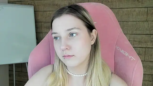 Snapshot of TinnaBurton chatting on 15, 7, 2026 TinnaBurton online show from 15, 7, 2026