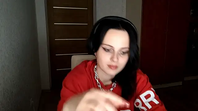 LouiseMarengo online show from 5, 12, 2025