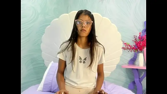 Snapshot of arietta_skinny chatting on 15, 11, 2025 arietta skinny online show from 15, 11, 2025