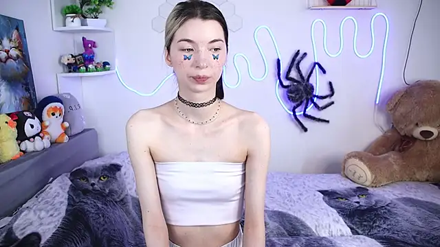Snapshot of Emmie_shy chatting on 10, 7, 2026 Emmie shy online show from 10, 7, 2026