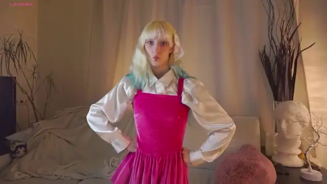 Snapshot of BeverlyWahoske chatting on 14, 11, 2025 BeverlyWahoske online show from 14, 11, 2025