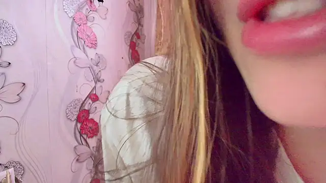 Snapshot of KristinaScott chatting on 28, 11, 2025 KristinaScott online show from 28, 11, 2025