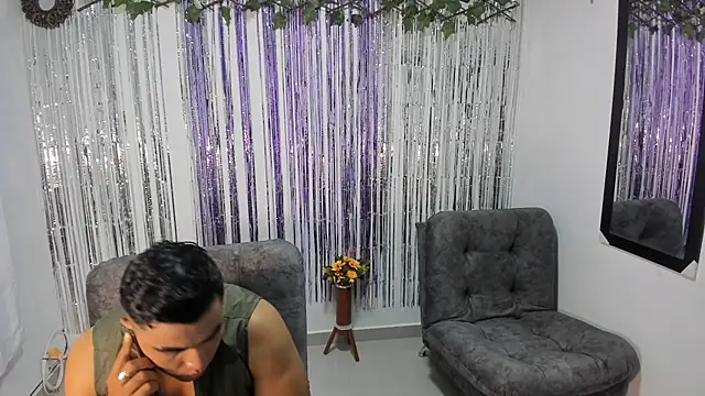 Snapshot of VioletXJasper chatting on 24, 11, 2025 VioletXJasper online show from 24, 11, 2025