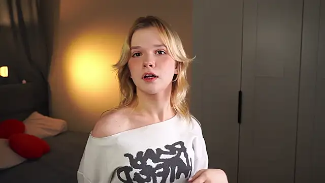 PhillisEsplin online show from 22, 11, 2025