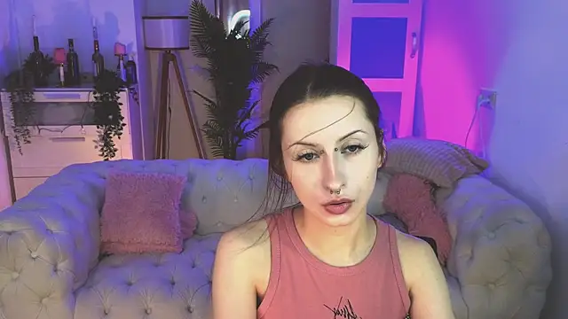 AliceWallflower online show from 23, 11, 2025