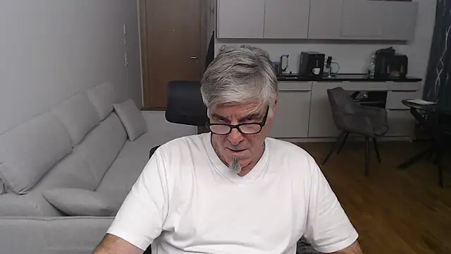 Buidapest online show from 1, 4, 2026