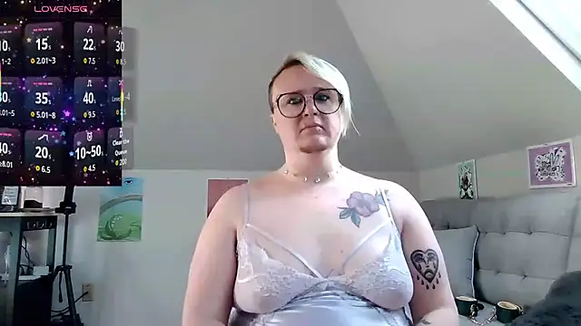 Snapshot of queerlyjaz chatting on 24, 4, 2026 queerlyjaz online show from 24, 4, 2026