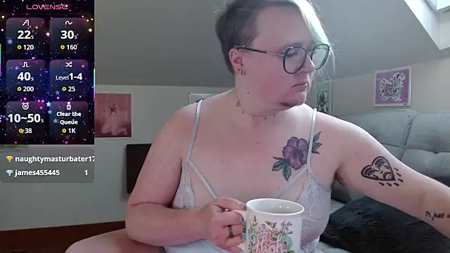 Snapshot of queerlyjaz chatting on 15, 5, 2026 queerlyjaz online show from 15, 5, 2026