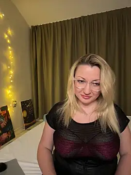 Snapshot of MilaLove__ chatting on 18, 11, 2025 MilaLove online show from 18, 11, 2025