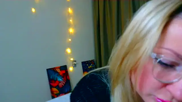 Snapshot of MilaLove__ chatting on 19, 11, 2025 MilaLove online show from 19, 11, 2025