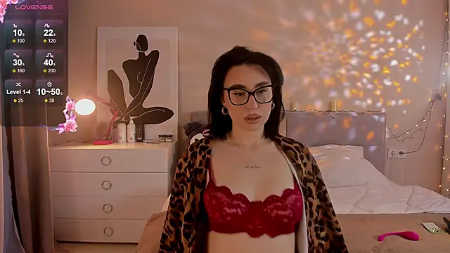 Lia May online show from 1, 12, 2025