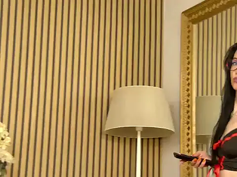 Snapshot of IvyCole chatting on 4, 12, 2025 IvyCole online show from 4, 12, 2025