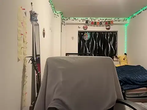 Snapshot of tinydaisy21 chatting on 18, 11, 2025 tinydaisy21 online show from 18, 11, 2025