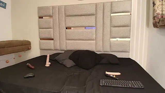 LittlePeach  online show from 19, 12, 2025