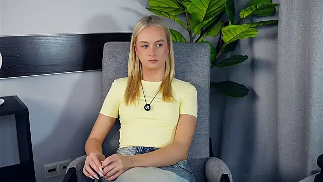 Snapshot of TheresaBreth chatting on 18, 11, 2025 TheresaBreth online show from 18, 11, 2025