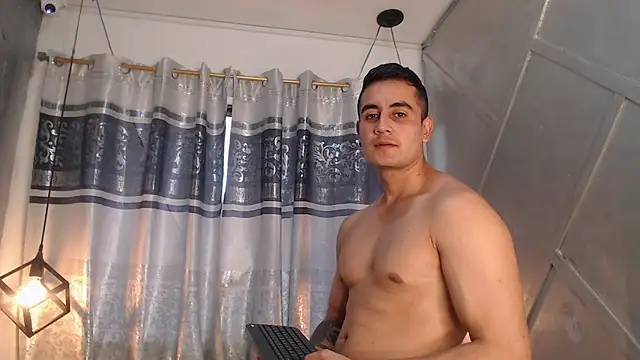 Snapshot of erick_garcia1 chatting on 20, 11, 2025 erick garcia1 online show from 20, 11, 2025