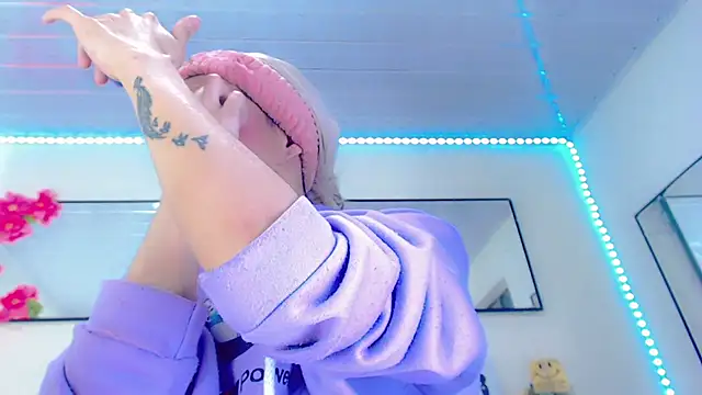 Karla hot777 online show from 25, 4, 2026