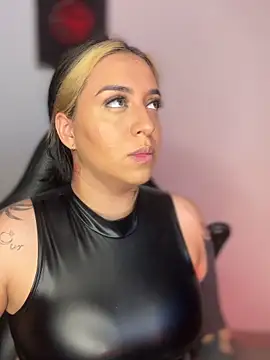 VeloraVyxen  online show from 3, 12, 2025