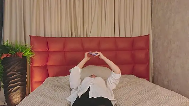 VelvetNyxen online show from 19, 12, 2025