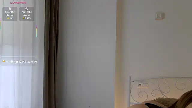 NicoletteBean online show from 7, 4, 2026