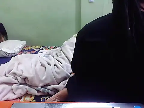 TwinRose2000 online show from 15, 12, 2025