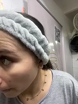 MiaWhiteBunny online show from 4, 4, 2026